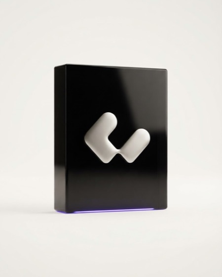 Obsidian plaque with a platinum ✓, award for the Ícone tier