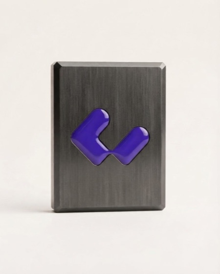 Brushed graphite plaque with an enameled ✓, award for the Impulso tier