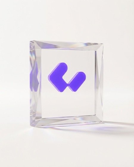 Cut crystal engraved with the ✓, award for the Lenda tier