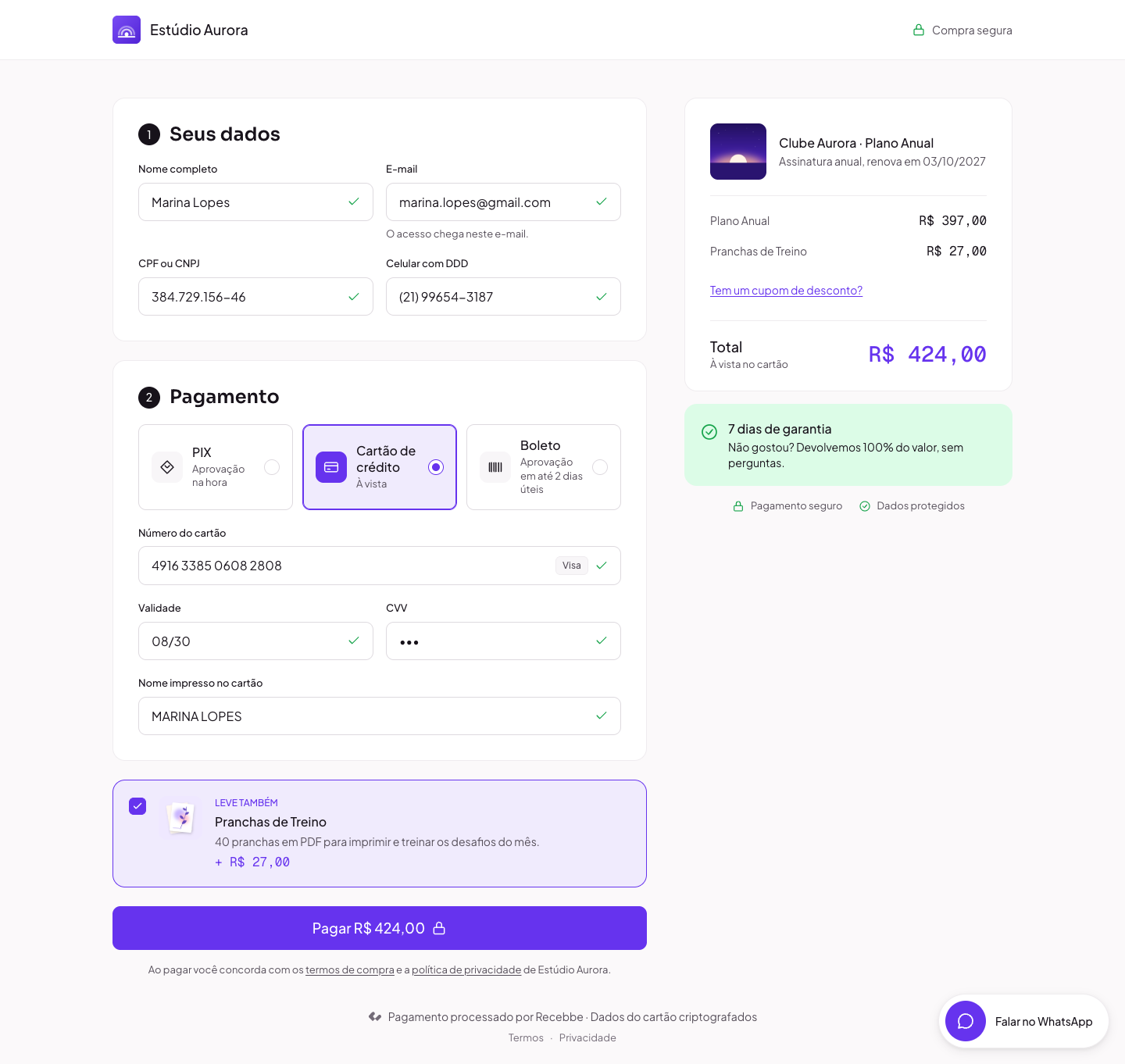 Checkout da Recebbe no computador, com os dados do comprador à esquerda e o resumo do pedido à direita